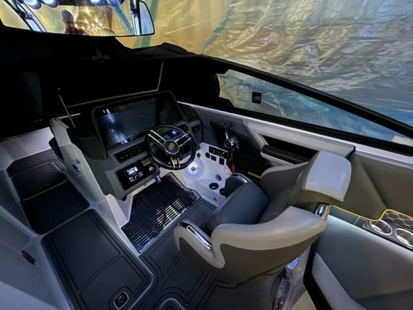 2021 Cobalt R8 Surf — photo 14