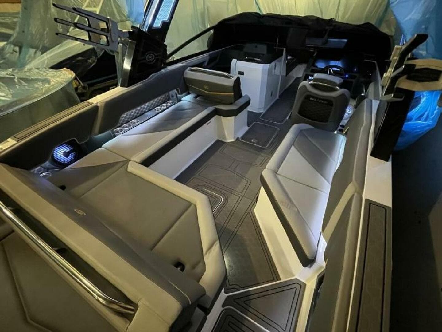 2021 Cobalt R8 Surf — photo 25