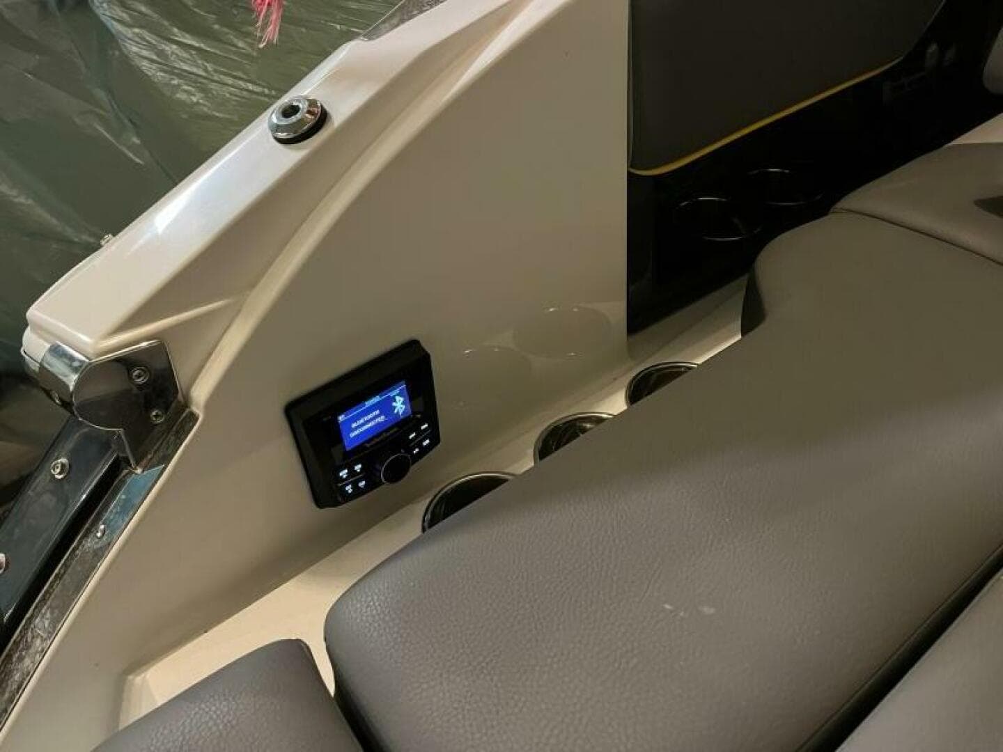 2021 Cobalt R8 Surf — photo 27