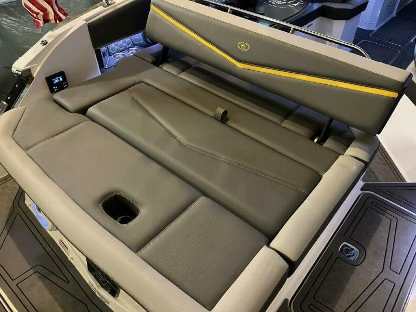 2021 Cobalt R8 Surf — photo 26