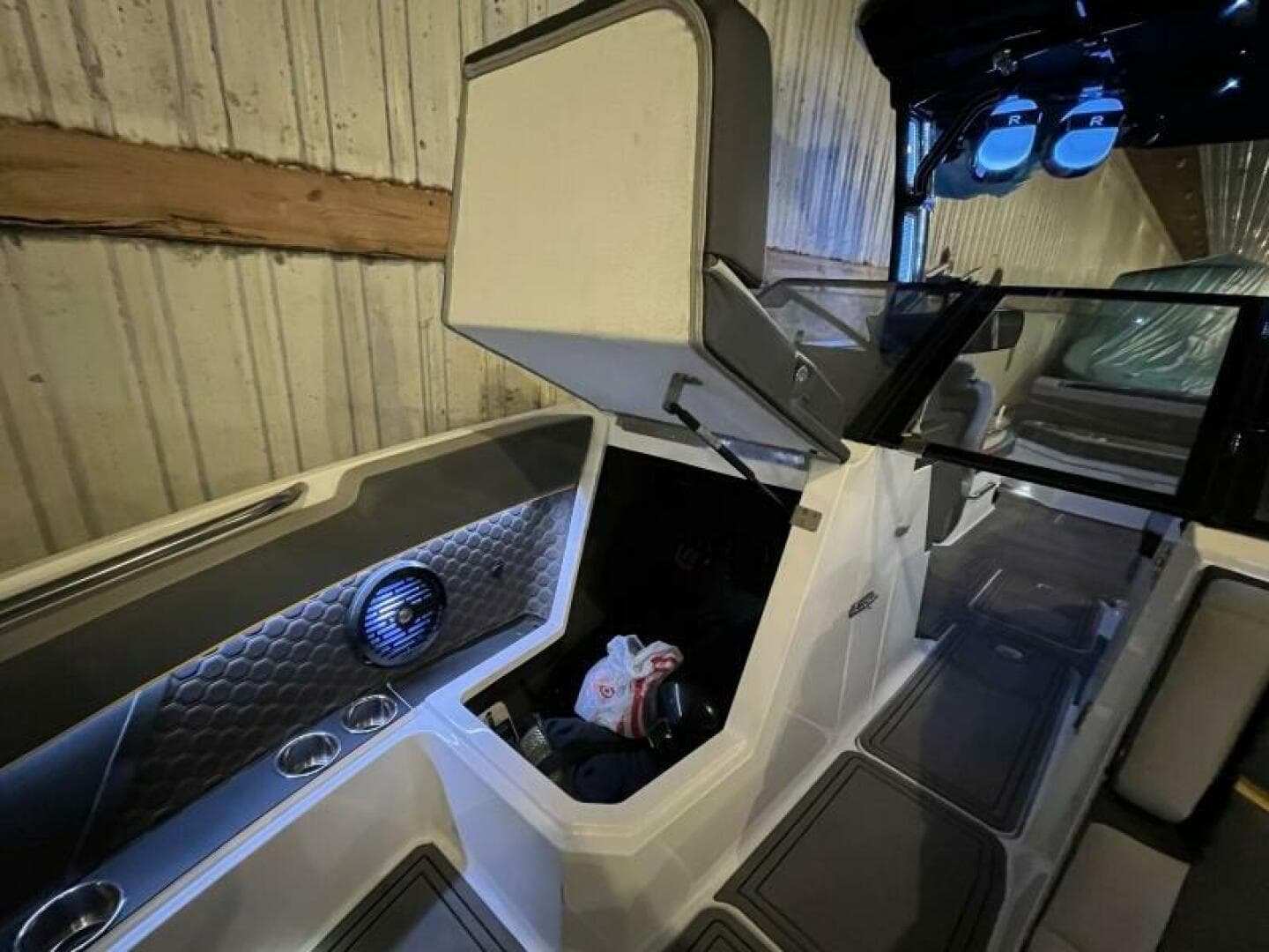 2021 Cobalt R8 Surf — photo 13