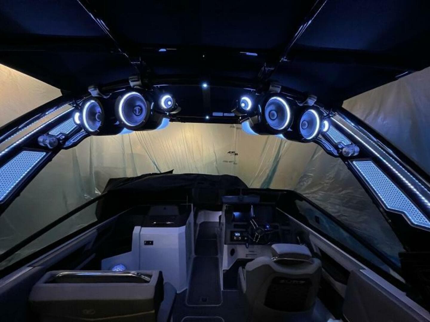 2021 Cobalt R8 Surf — photo 31