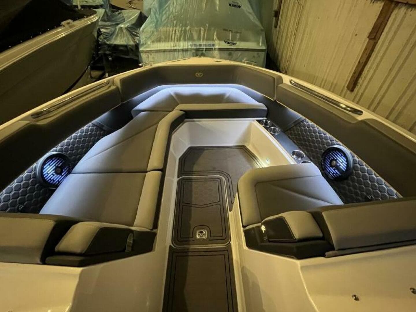 2021 Cobalt R8 Surf — photo 11