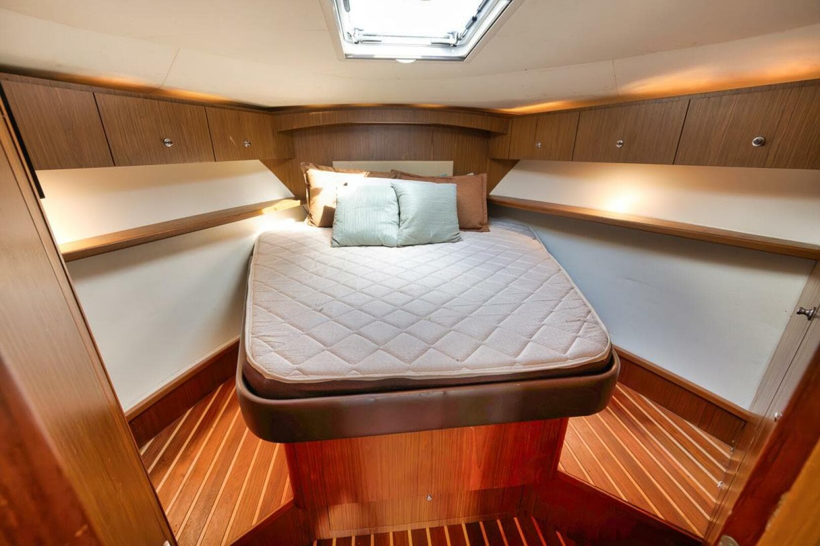 2015 Tiara Yachts Tiara 390 Convertible — photo 23