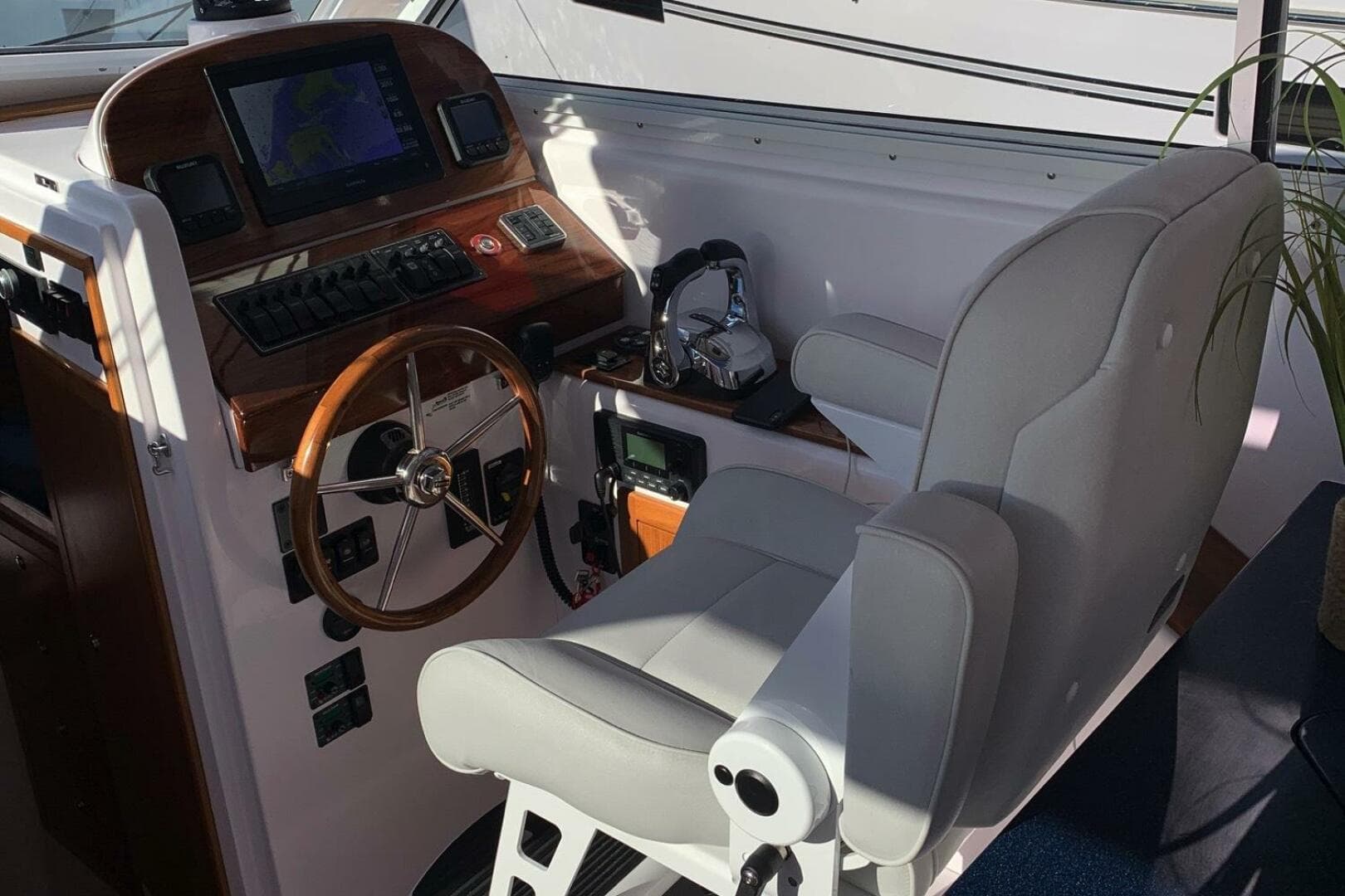 2020 True North 34 Outboard — photo 14
