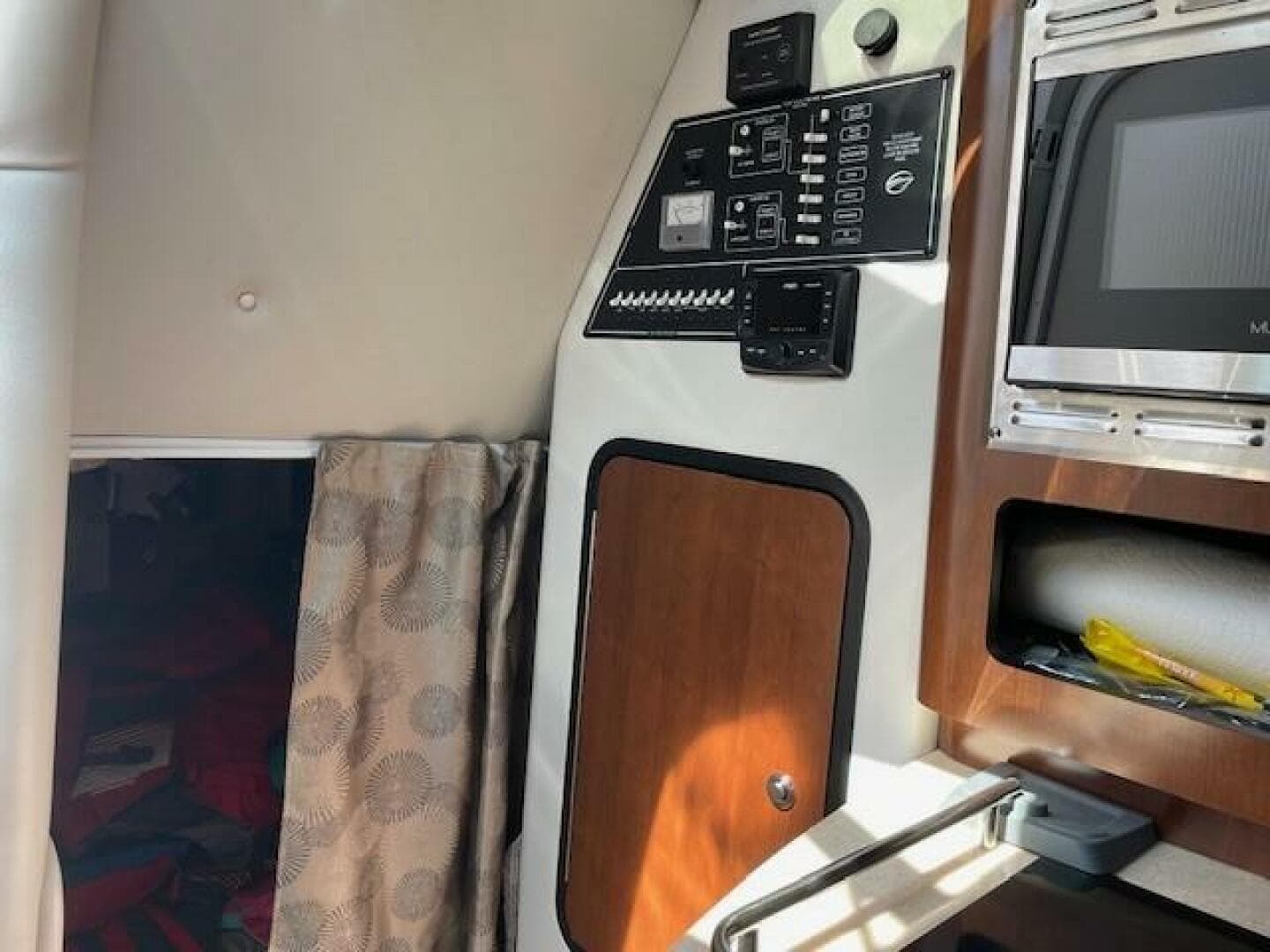 2023 Crownline — photo 31