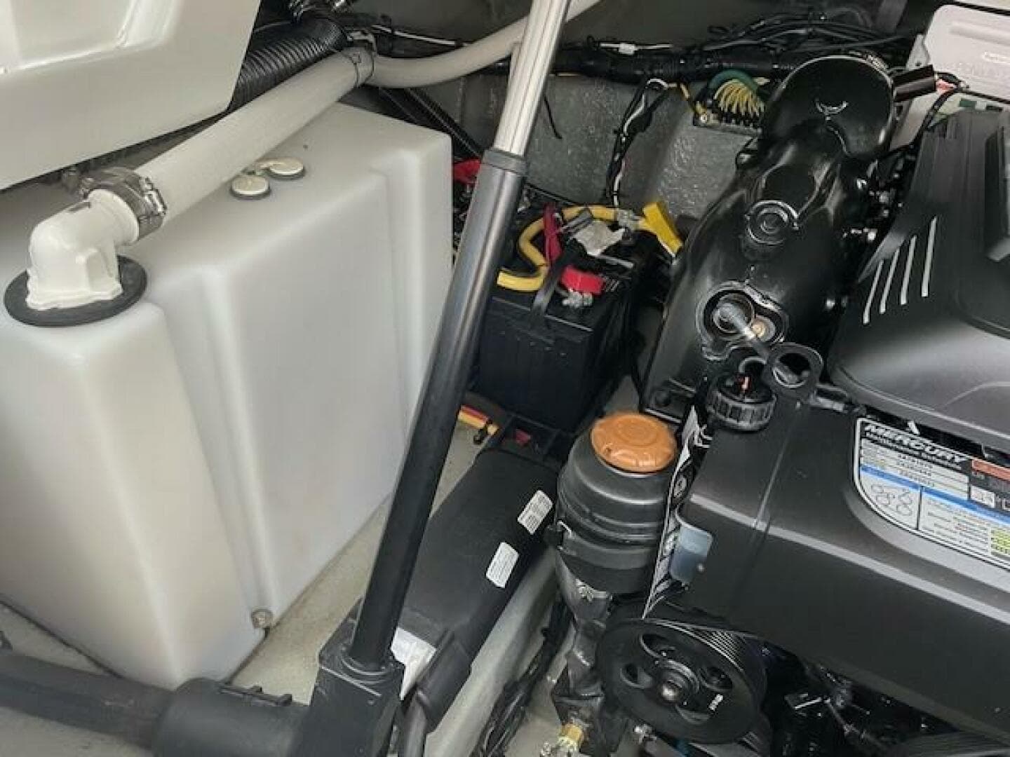 2023 Crownline — photo 14