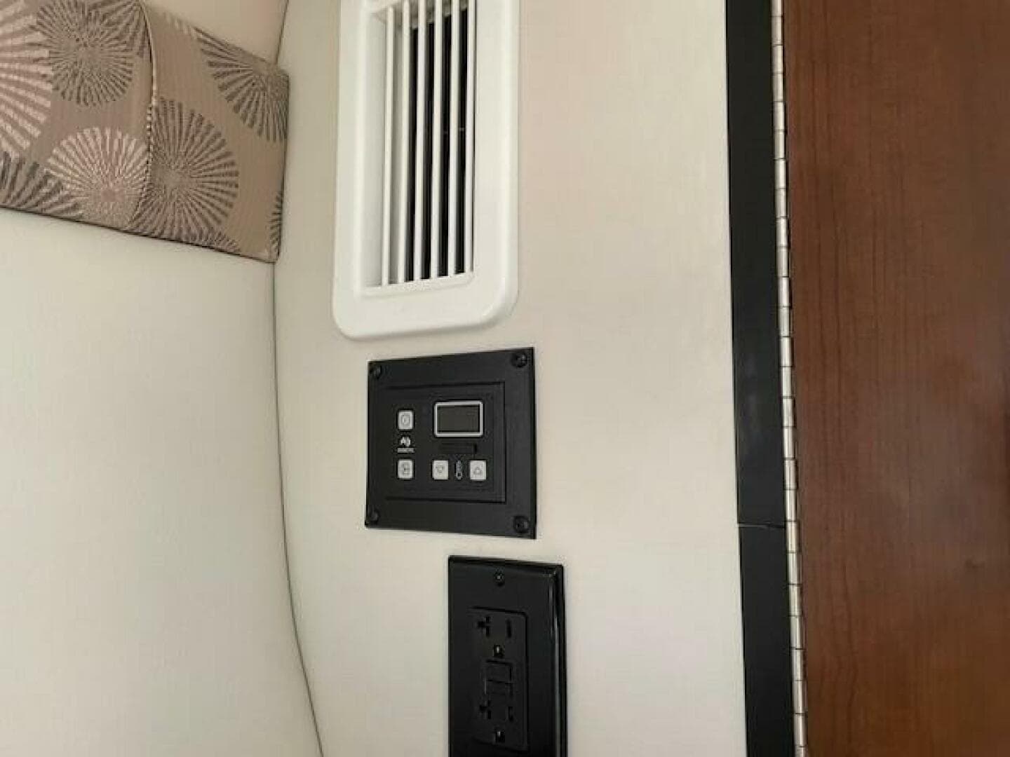 2023 Crownline — photo 28