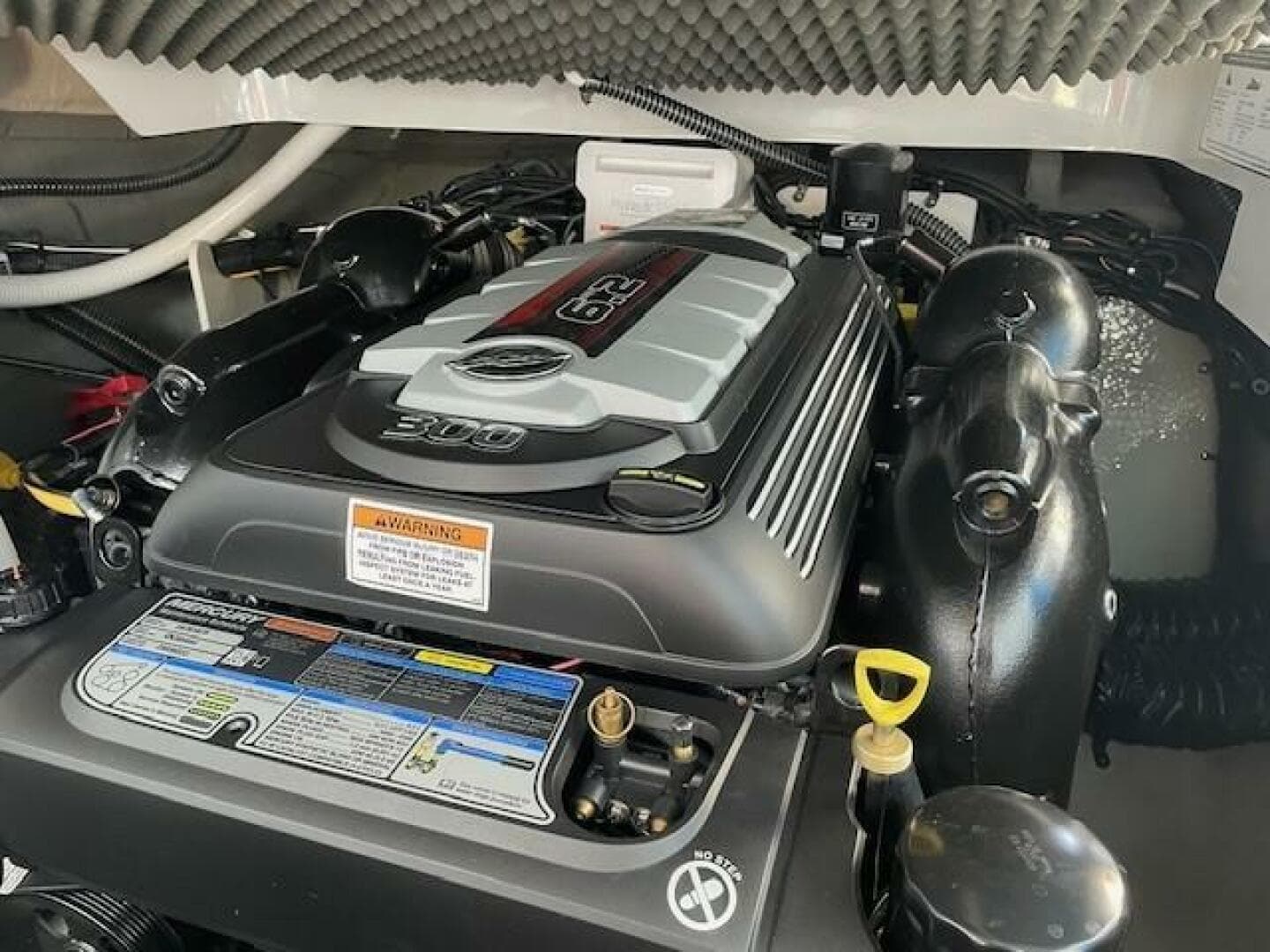 2023 Crownline — photo 12