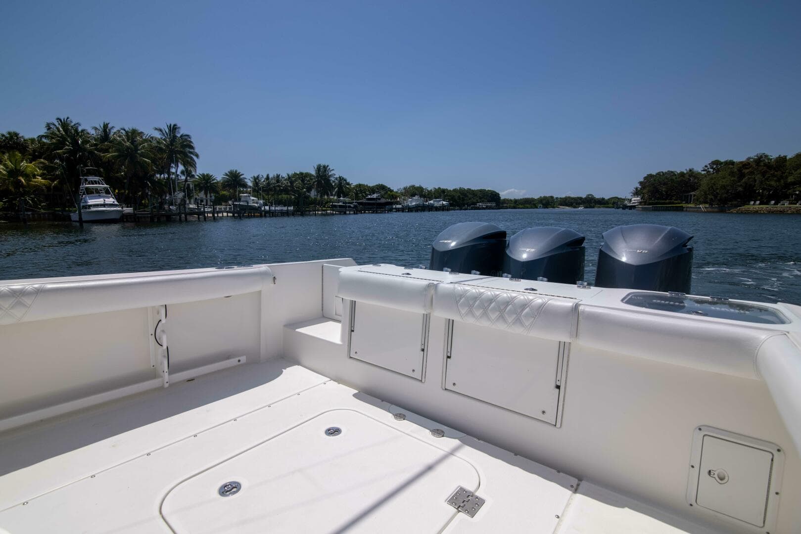 2009 Everglades 350 CC — photo 20