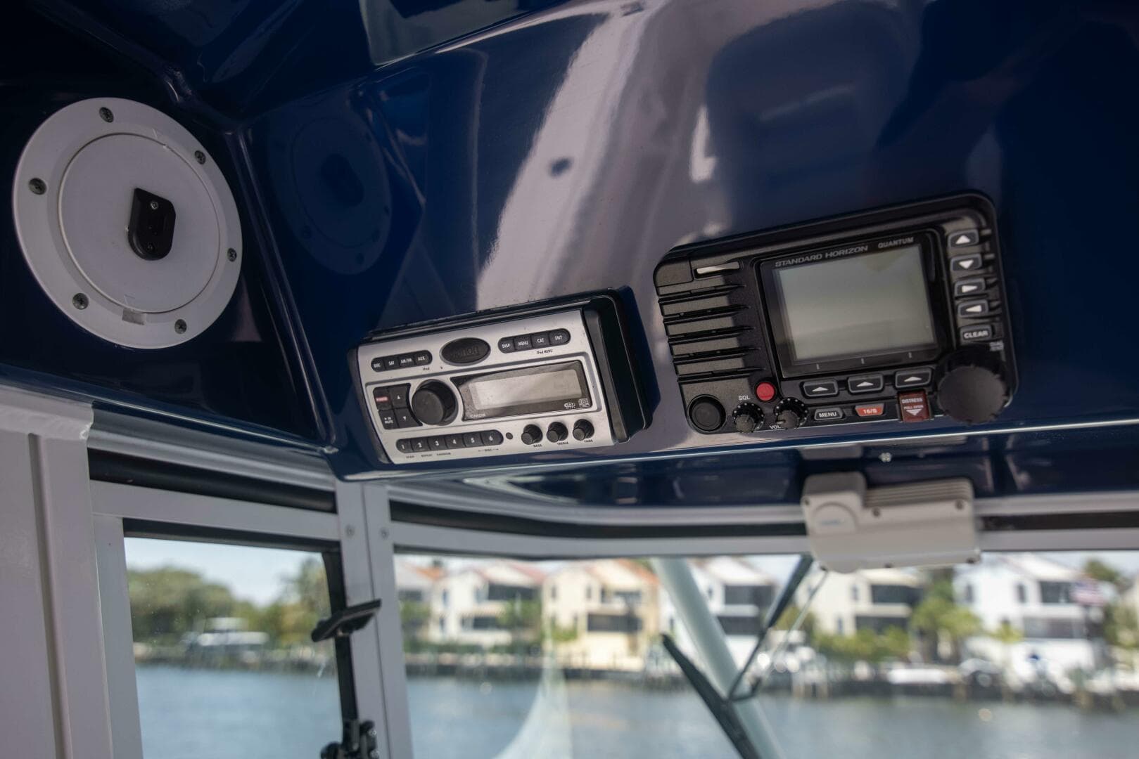 2009 Everglades 350 CC — photo 26