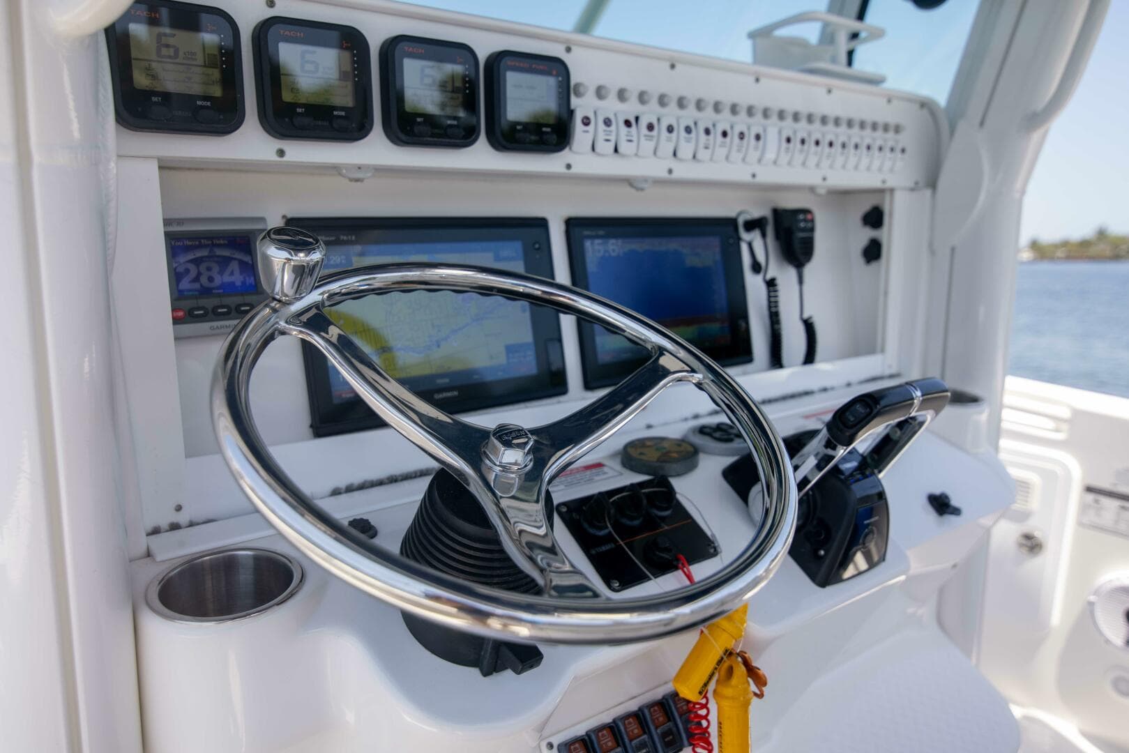 2009 Everglades 350 CC — photo 30