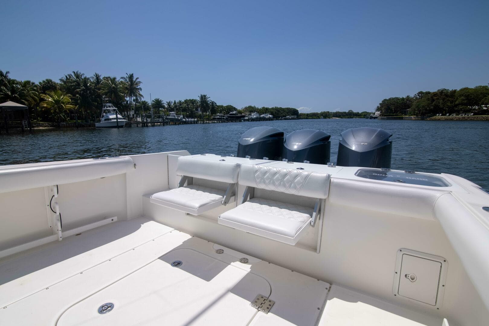 2009 Everglades 350 CC — photo 22