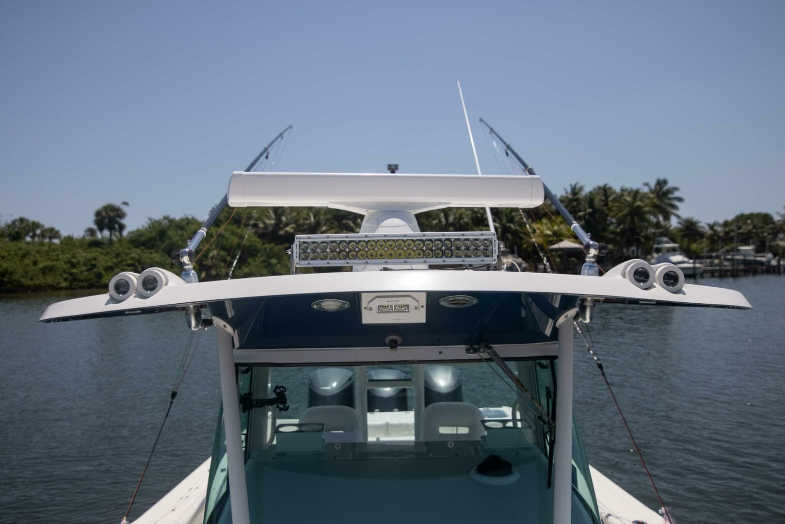 2009 Everglades 350 CC — photo 32