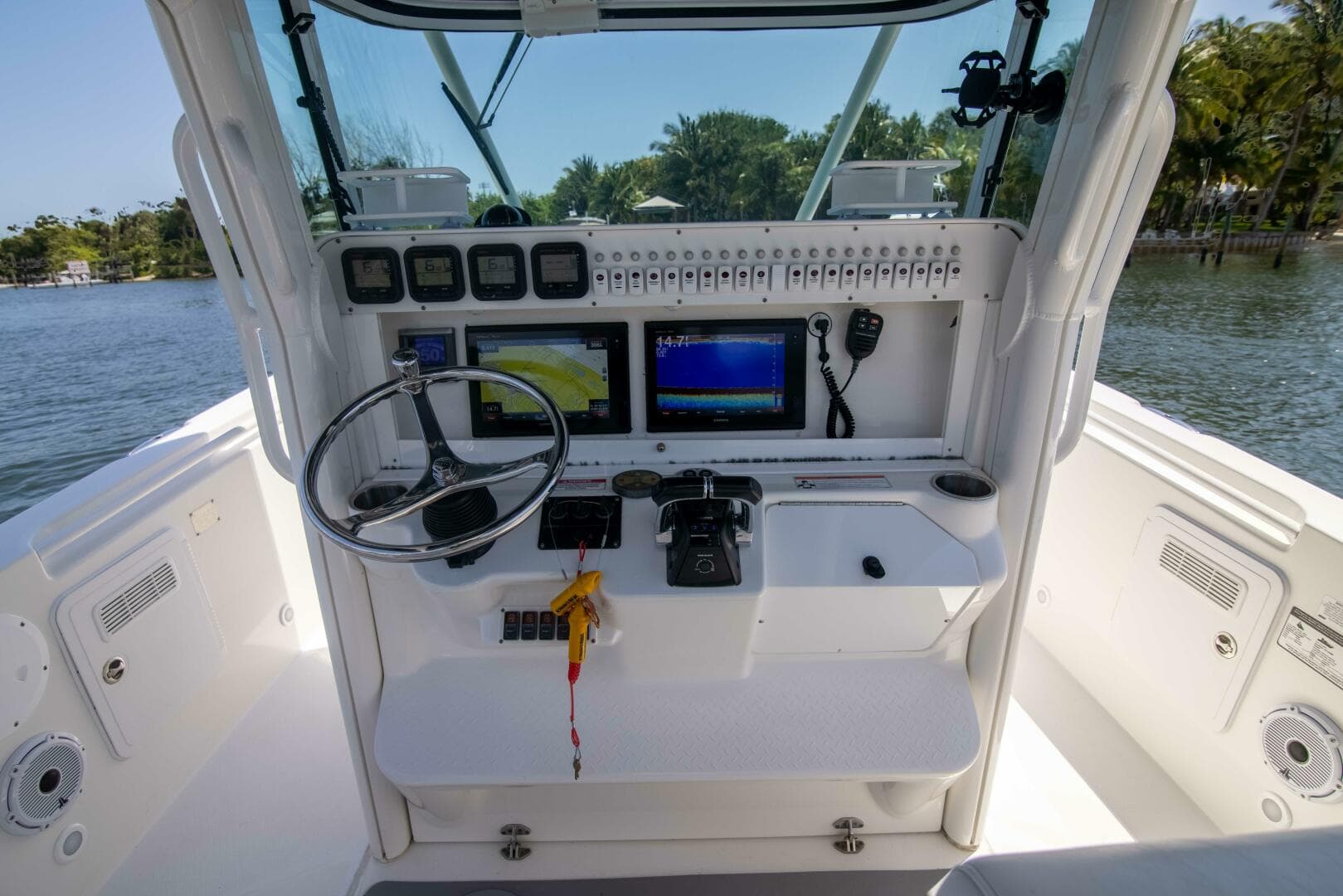 2009 Everglades 350 CC — photo 14