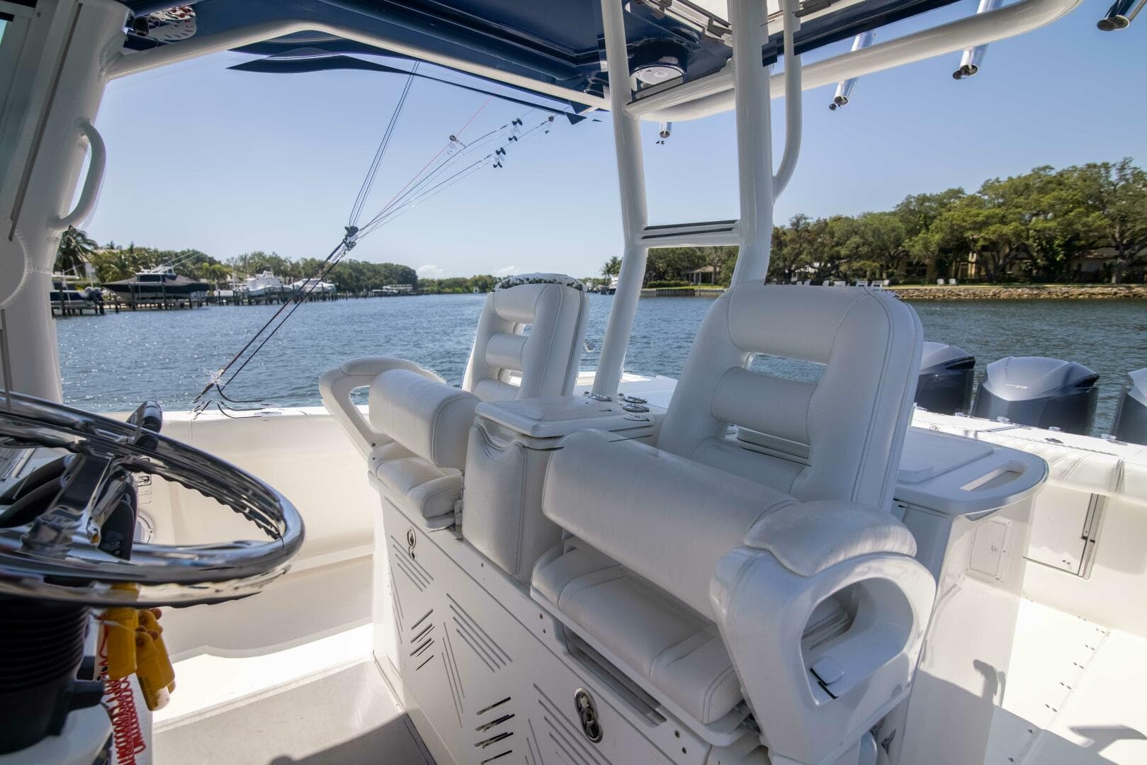 2009 Everglades 350 CC — photo 15