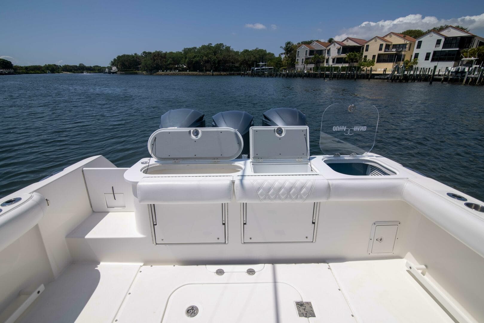 2009 Everglades 350 CC — photo 23