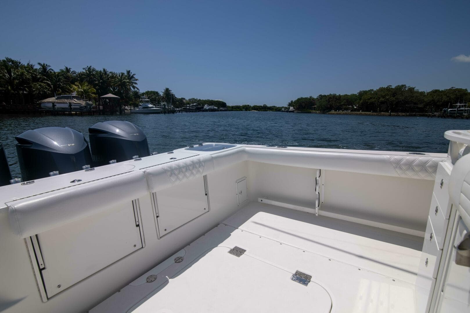 2009 Everglades 350 CC — photo 24