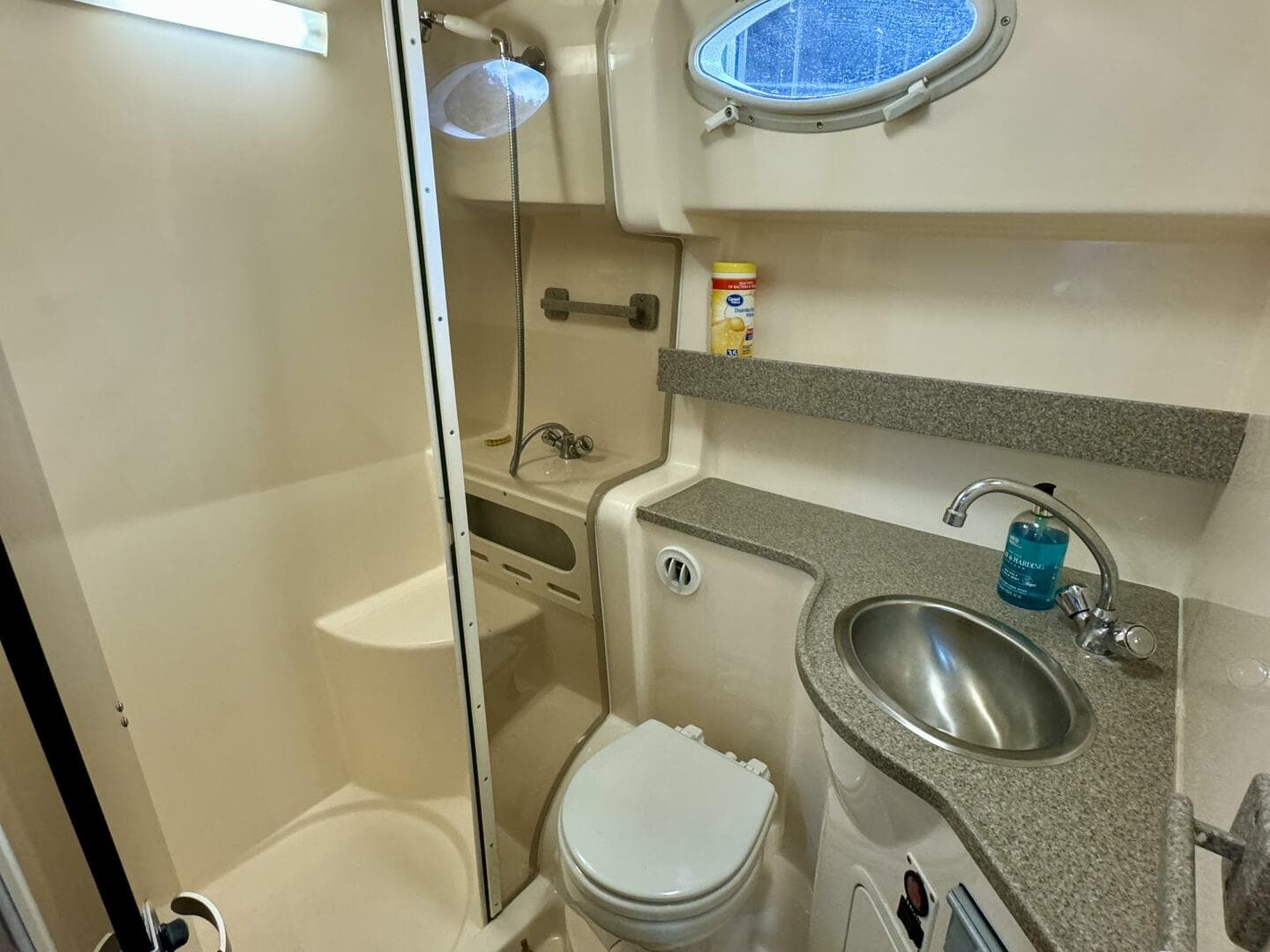 2004 Rinker 342 Fiesta Vee — photo 70