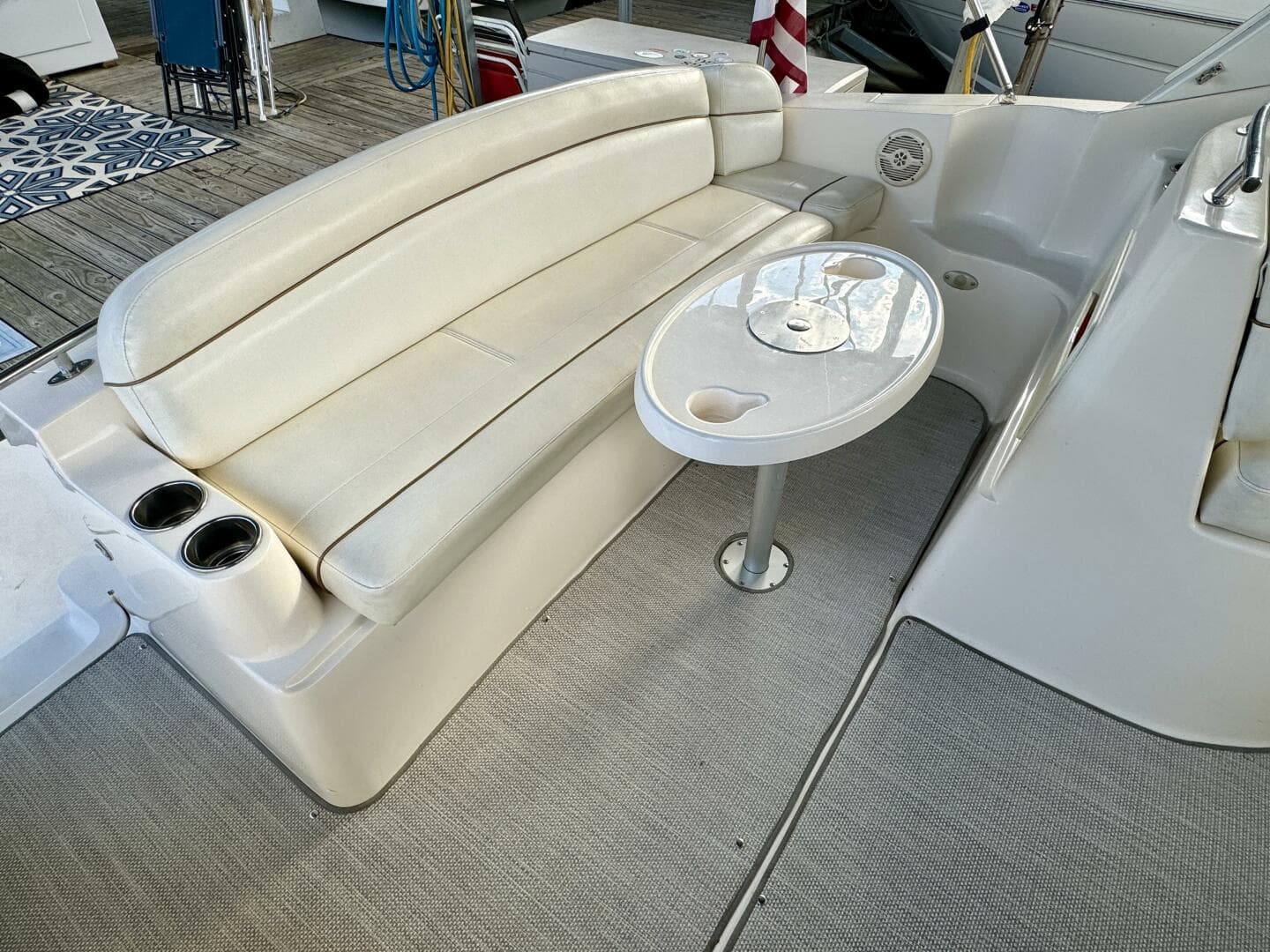 2004 Rinker 342 Fiesta Vee — photo 77