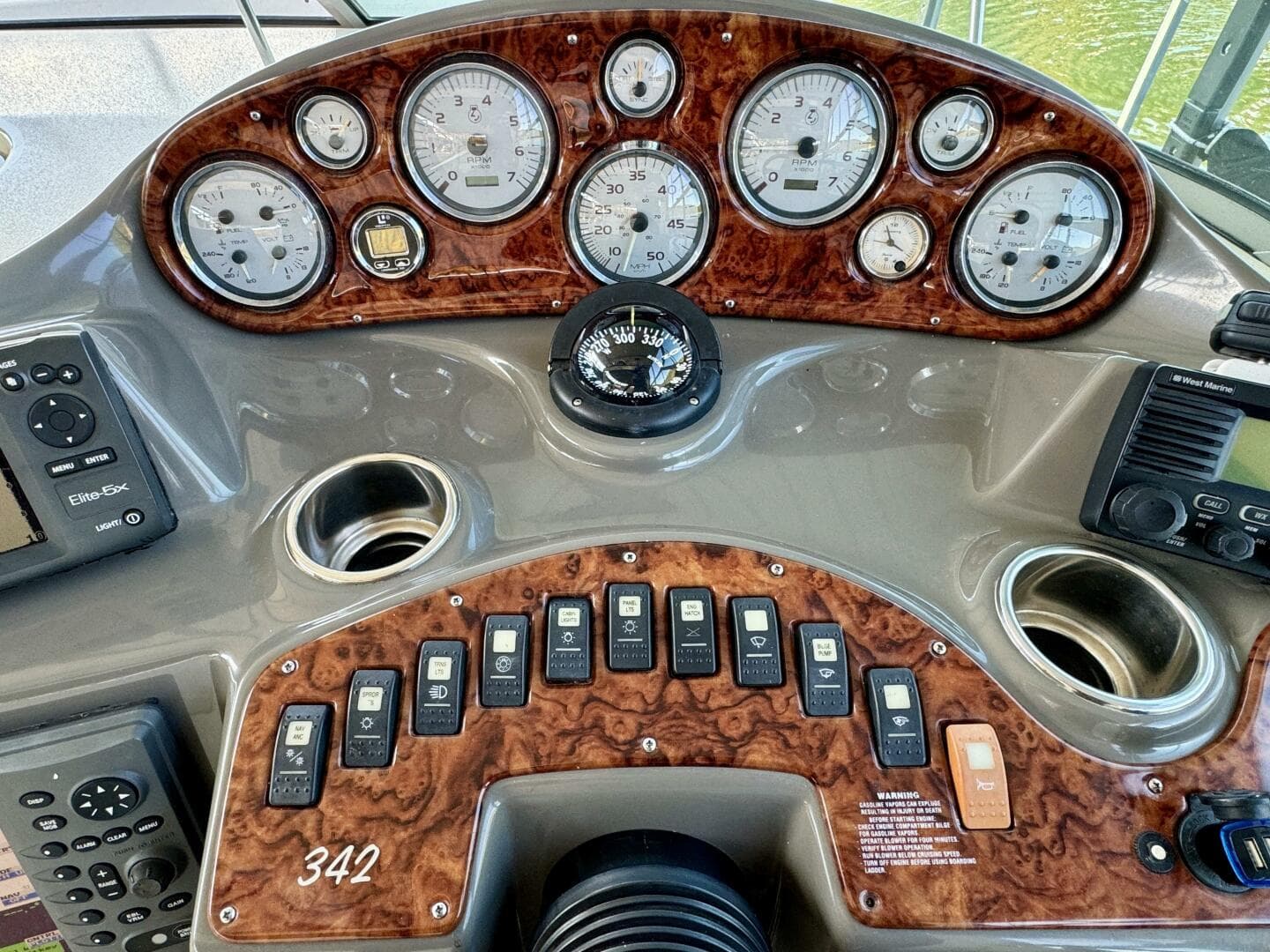 2004 Rinker 342 Fiesta Vee — photo 26