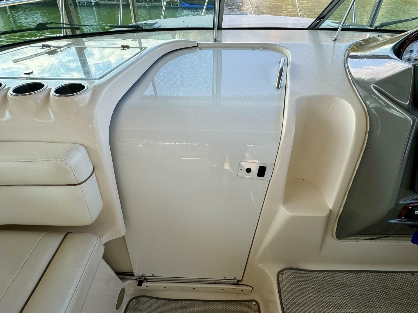 2004 Rinker 342 Fiesta Vee — photo 38