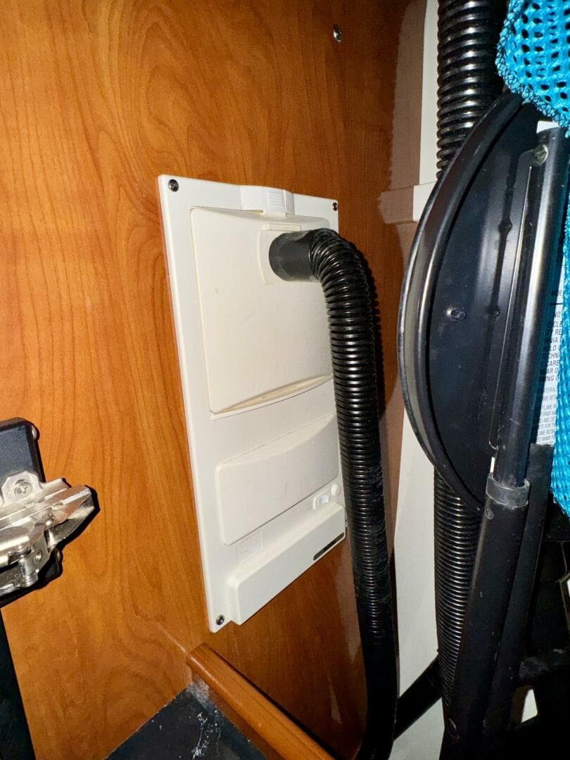 2004 Rinker 342 Fiesta Vee — photo 64