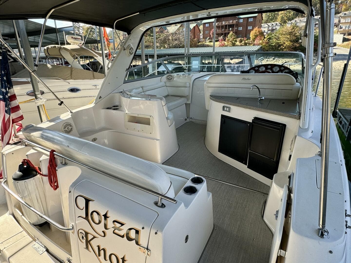 2004 Rinker 342 Fiesta Vee — photo 14