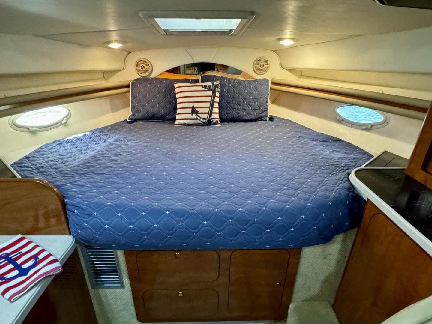 2004 Rinker 342 Fiesta Vee — photo 51