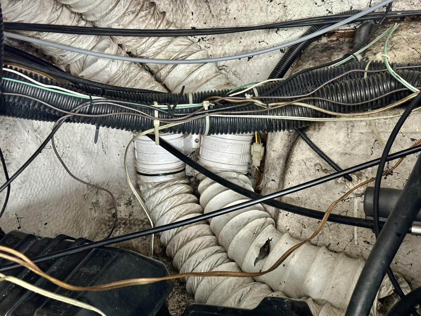 2004 Rinker 342 Fiesta Vee — photo 92