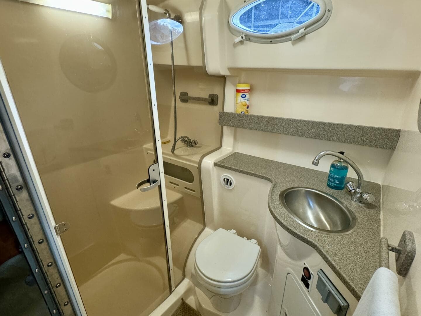 2004 Rinker 342 Fiesta Vee — photo 69