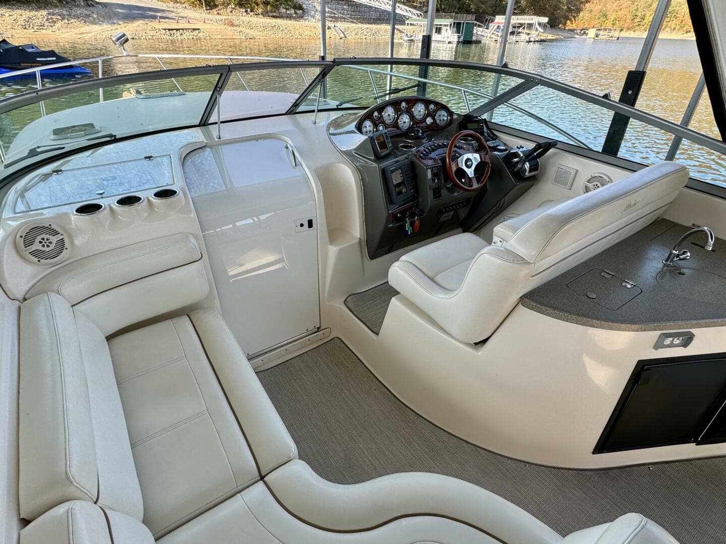 2004 Rinker 342 Fiesta Vee — photo 20