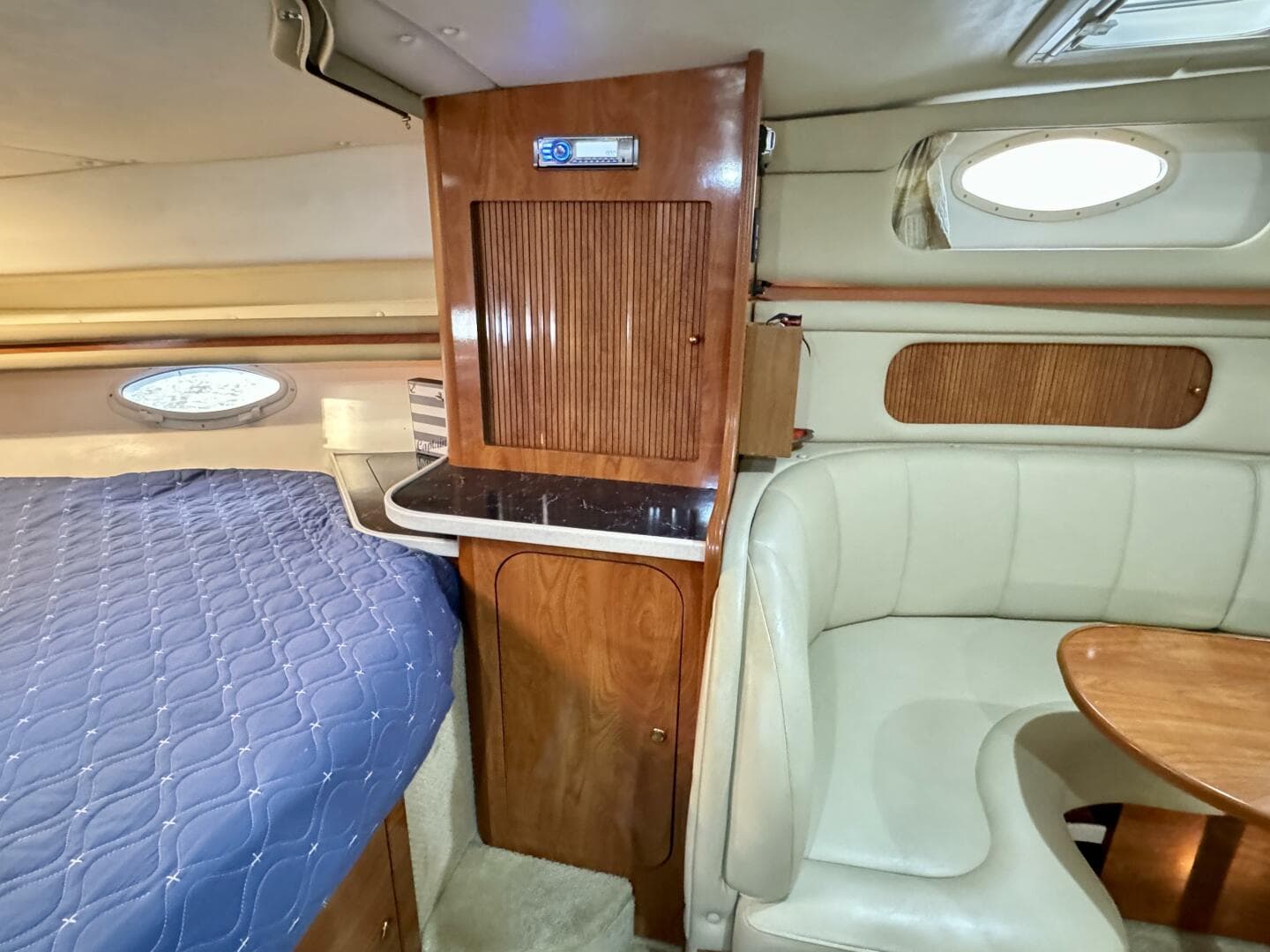 2004 Rinker 342 Fiesta Vee — photo 53