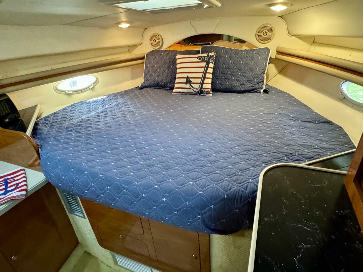 2004 Rinker 342 Fiesta Vee — photo 50