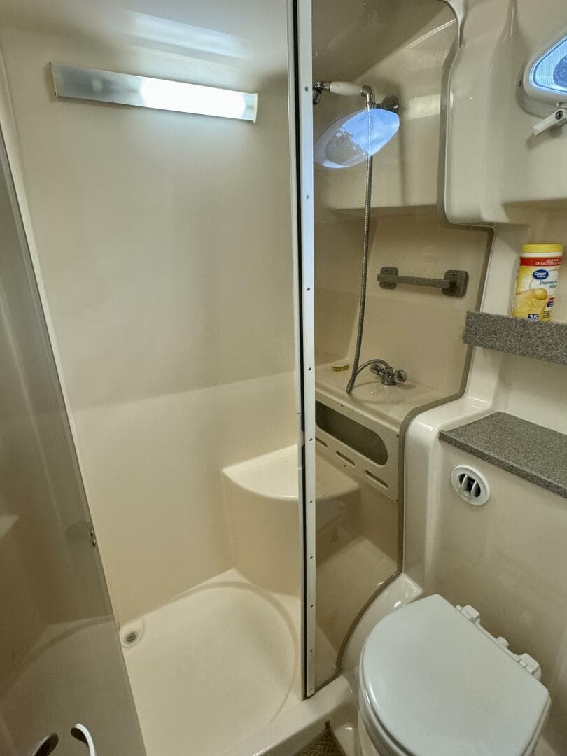 2004 Rinker 342 Fiesta Vee — photo 71