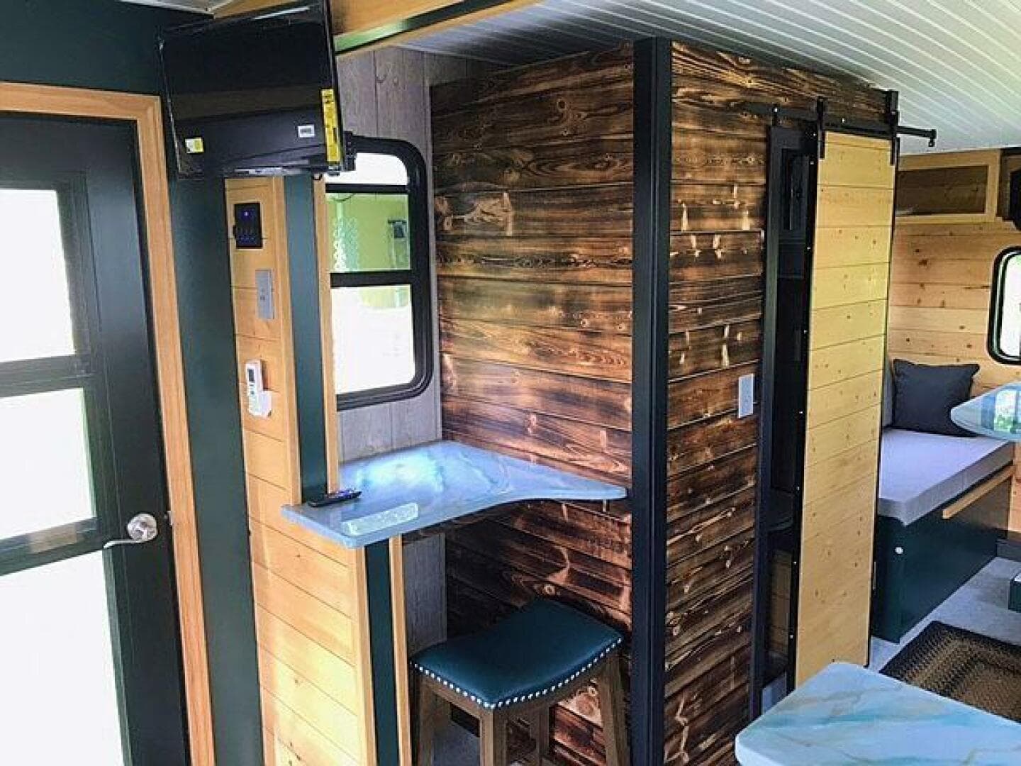 2023 Custom 25 Hadlee Houseboat — photo 9