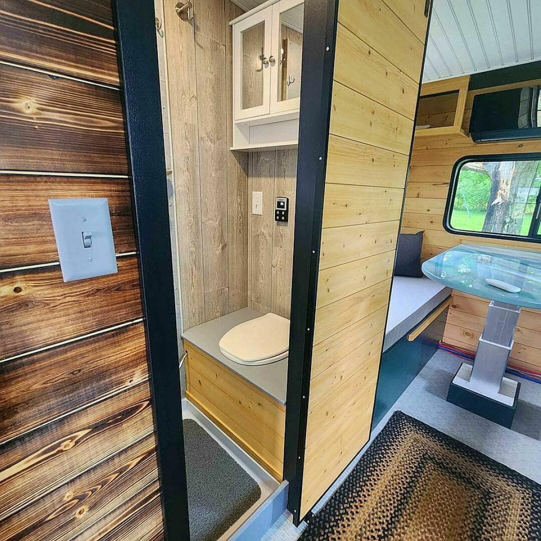 2023 Custom 25 Hadlee Houseboat — photo 20