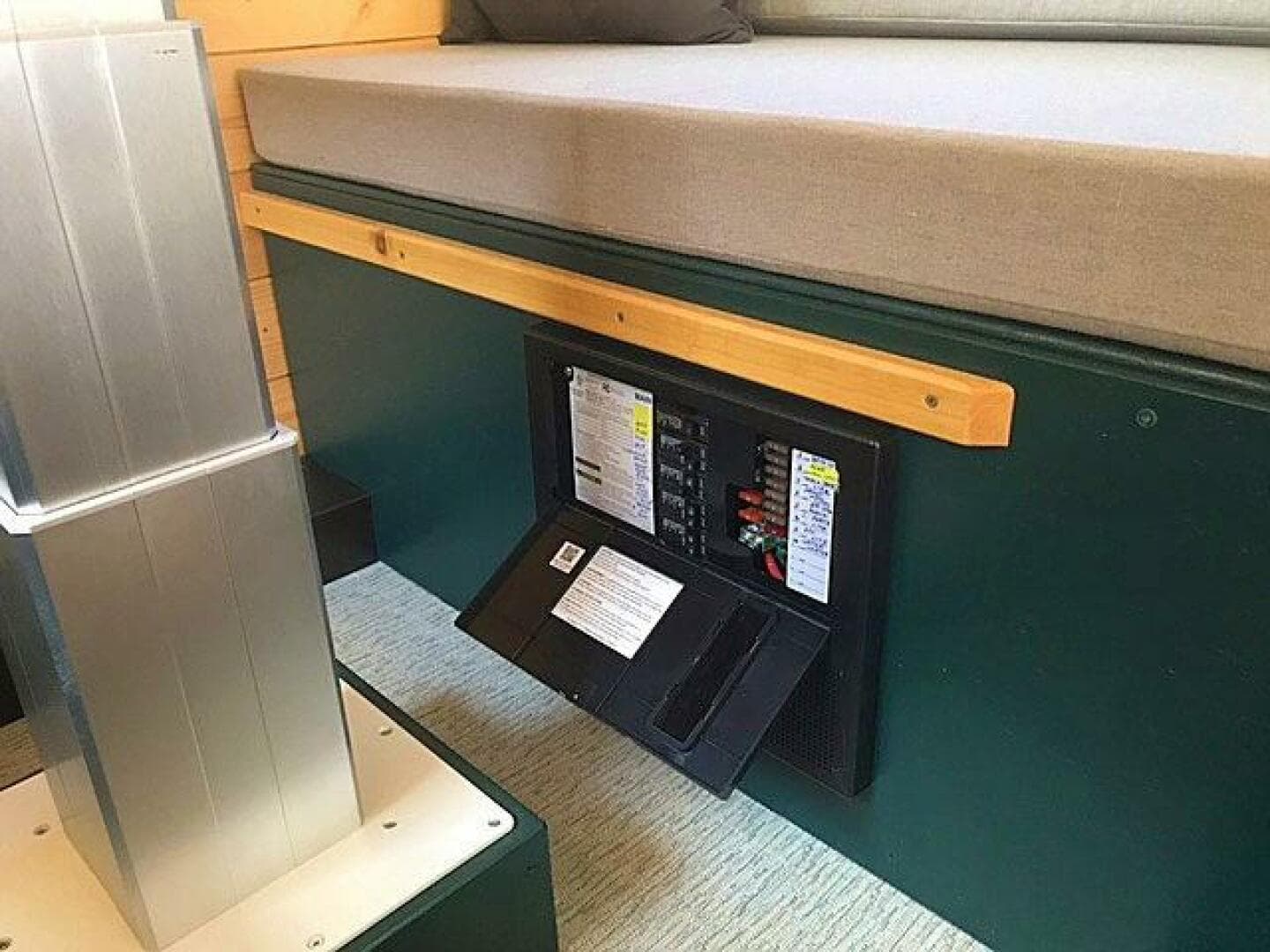 2023 Custom 25 Hadlee Houseboat — photo 27