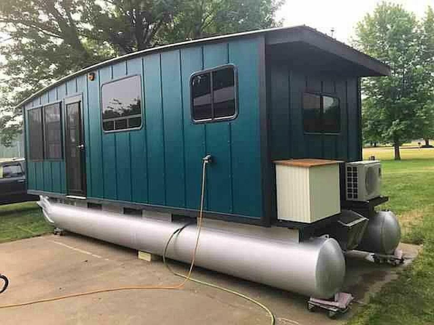 2023 Custom 25 Hadlee Houseboat — photo 2