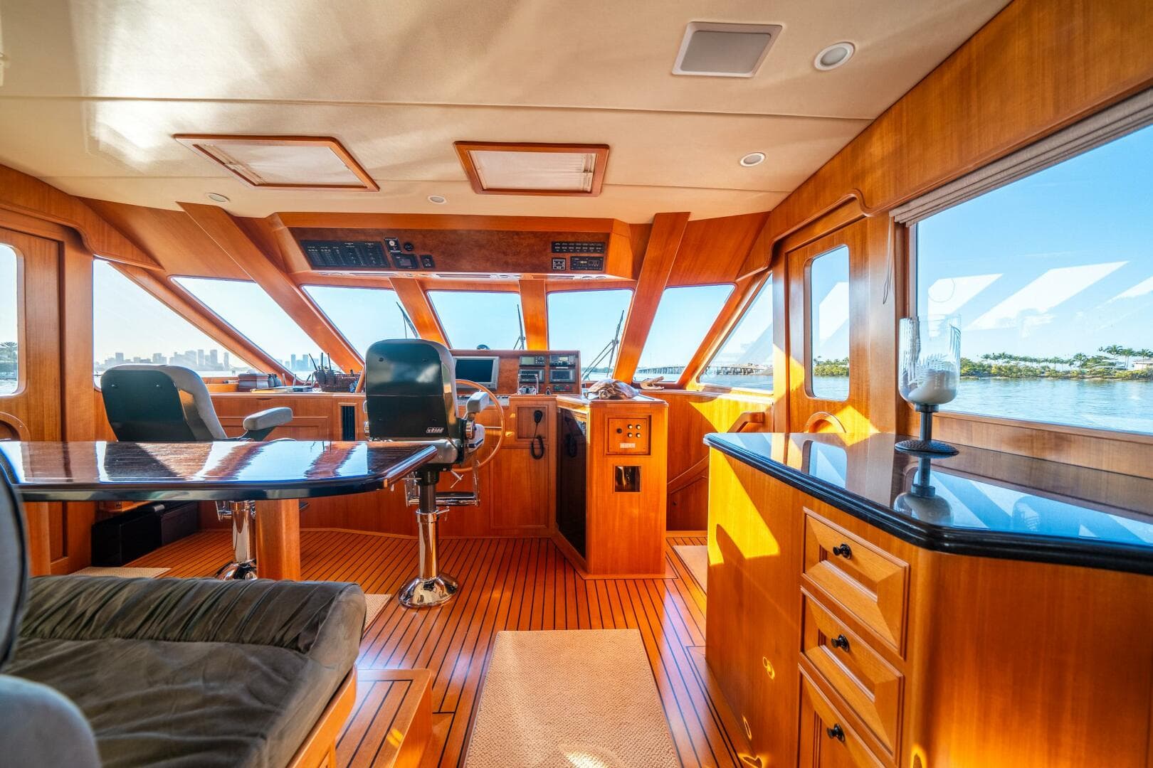 2006 Offshore Yachts 72 Pilothouse — photo 31