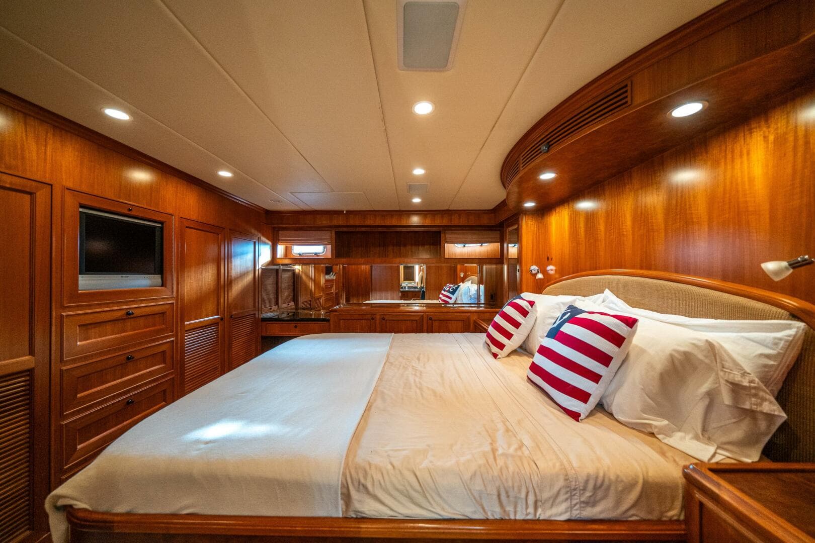 2006 Offshore Yachts 72 Pilothouse — photo 40