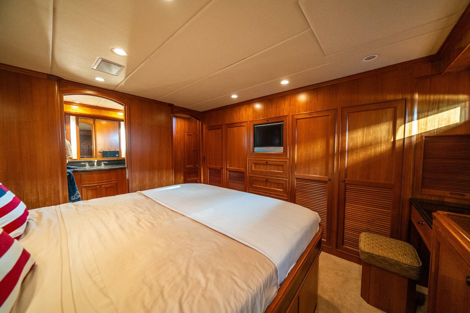 2006 Offshore Yachts 72 Pilothouse — photo 42