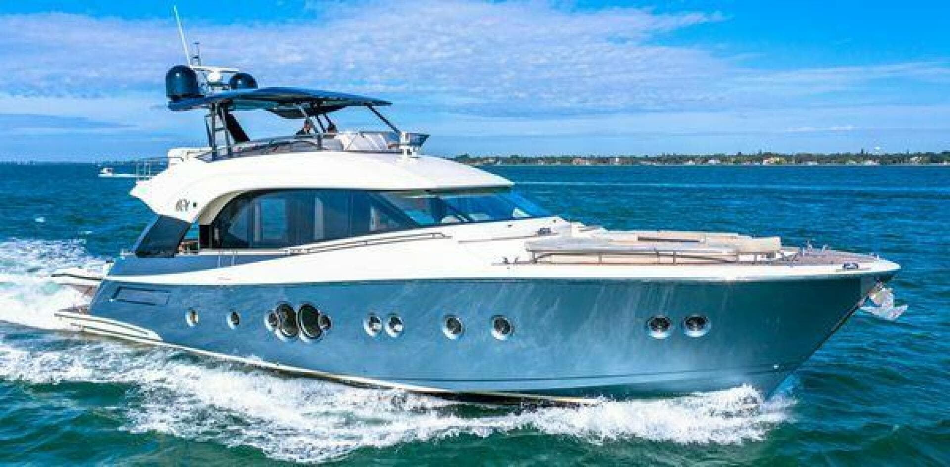 2018 Monte Carlo Yachts 70 — photo 31