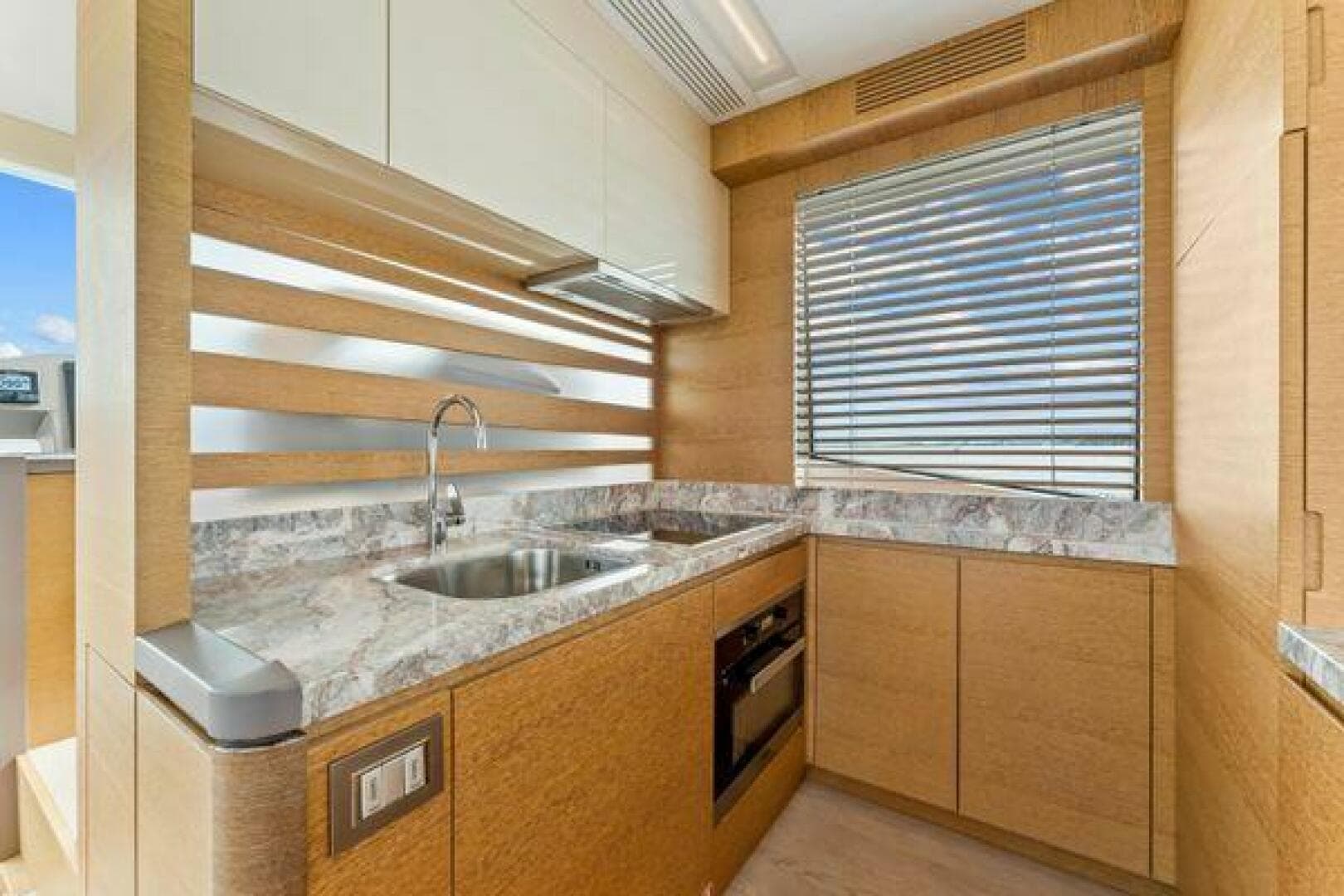 2018 Monte Carlo Yachts 70 — photo 60