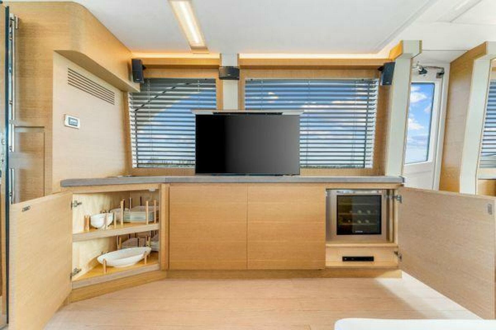 2018 Monte Carlo Yachts 70 — photo 61