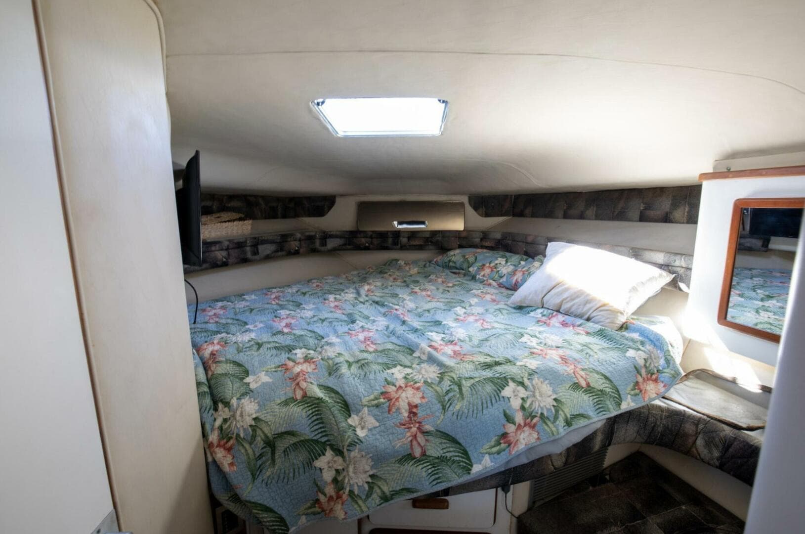 1990 Sea Ray 420 Sundancer — photo 29