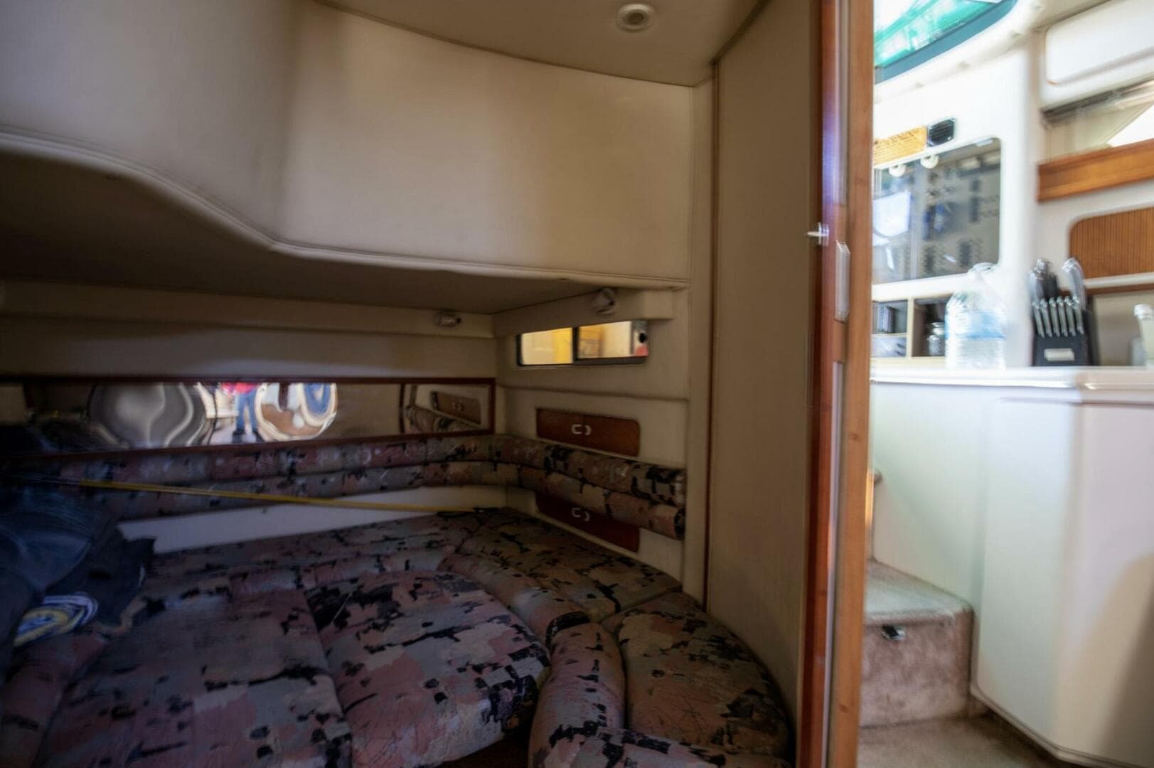 1990 Sea Ray 420 Sundancer — photo 22