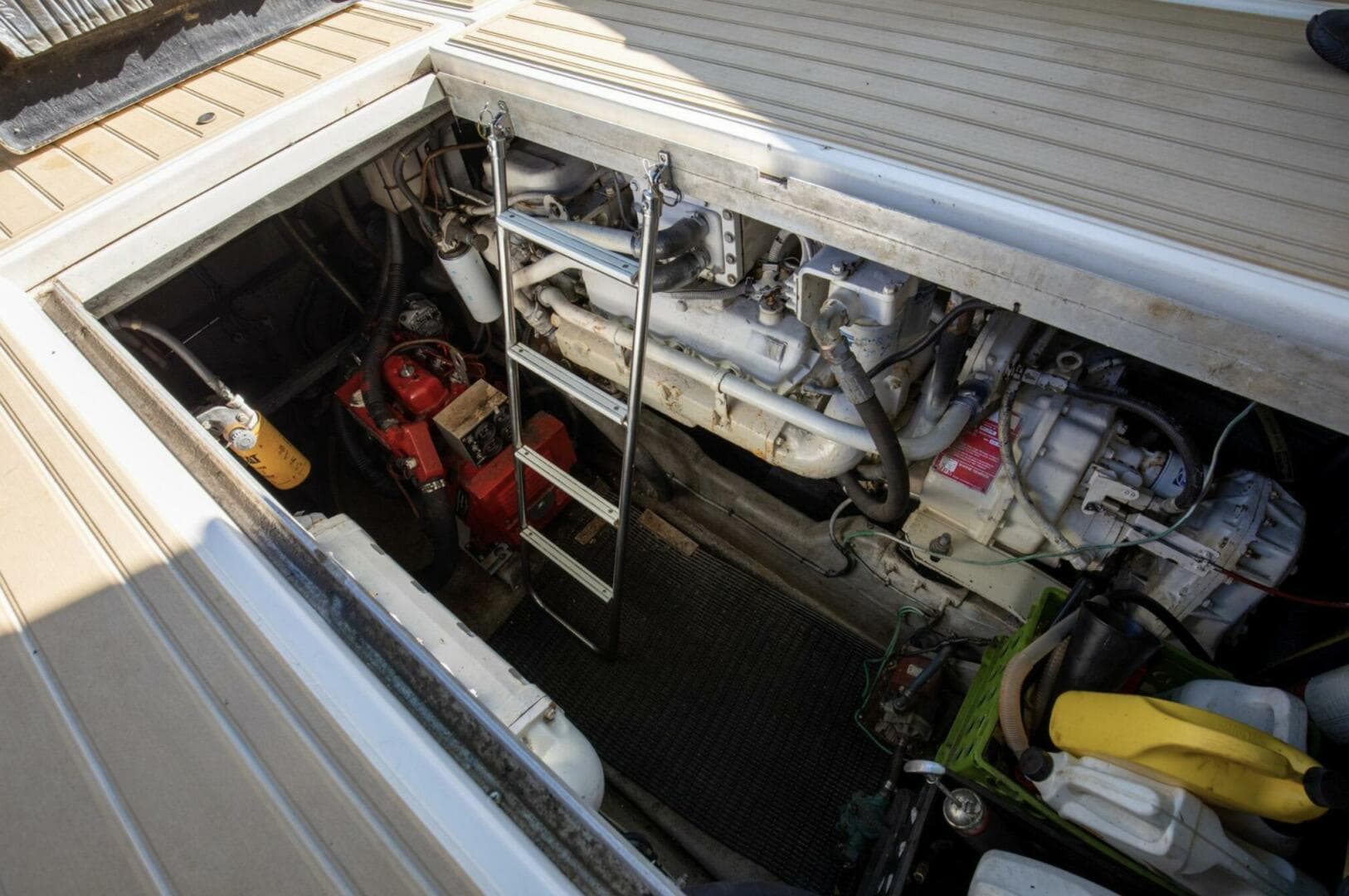 1990 Sea Ray 420 Sundancer — photo 33