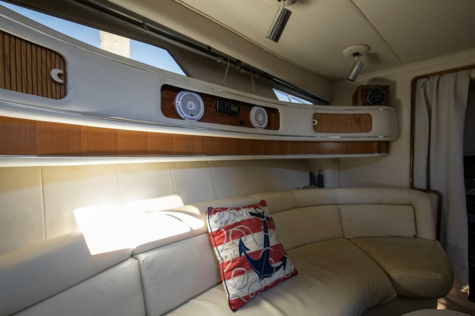 1990 Sea Ray 420 Sundancer — photo 26