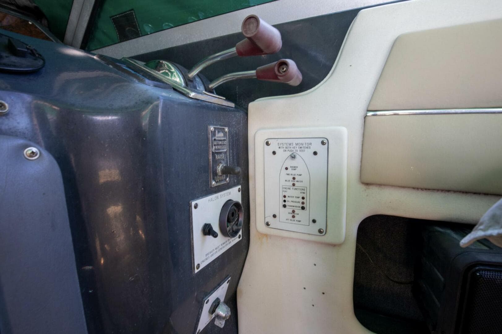 1990 Sea Ray 420 Sundancer — photo 19